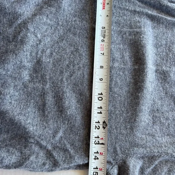 Saks Fifth Avenue Gray Sweater with White Accent - Picture 6 of 8